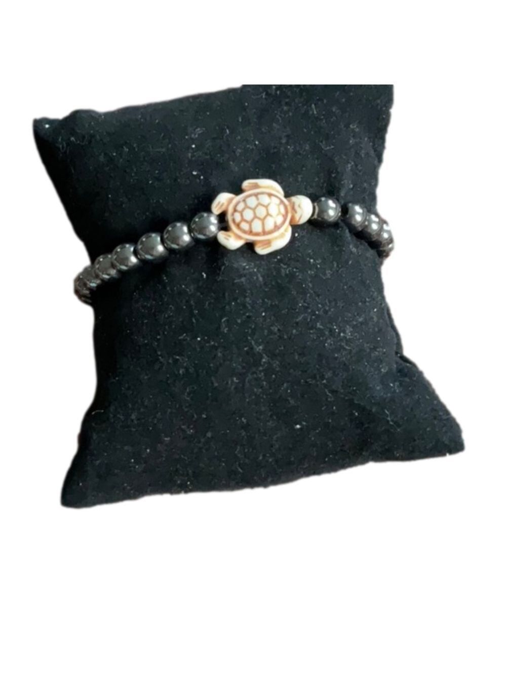 Vintage Onyx & turtle beaded bracelet